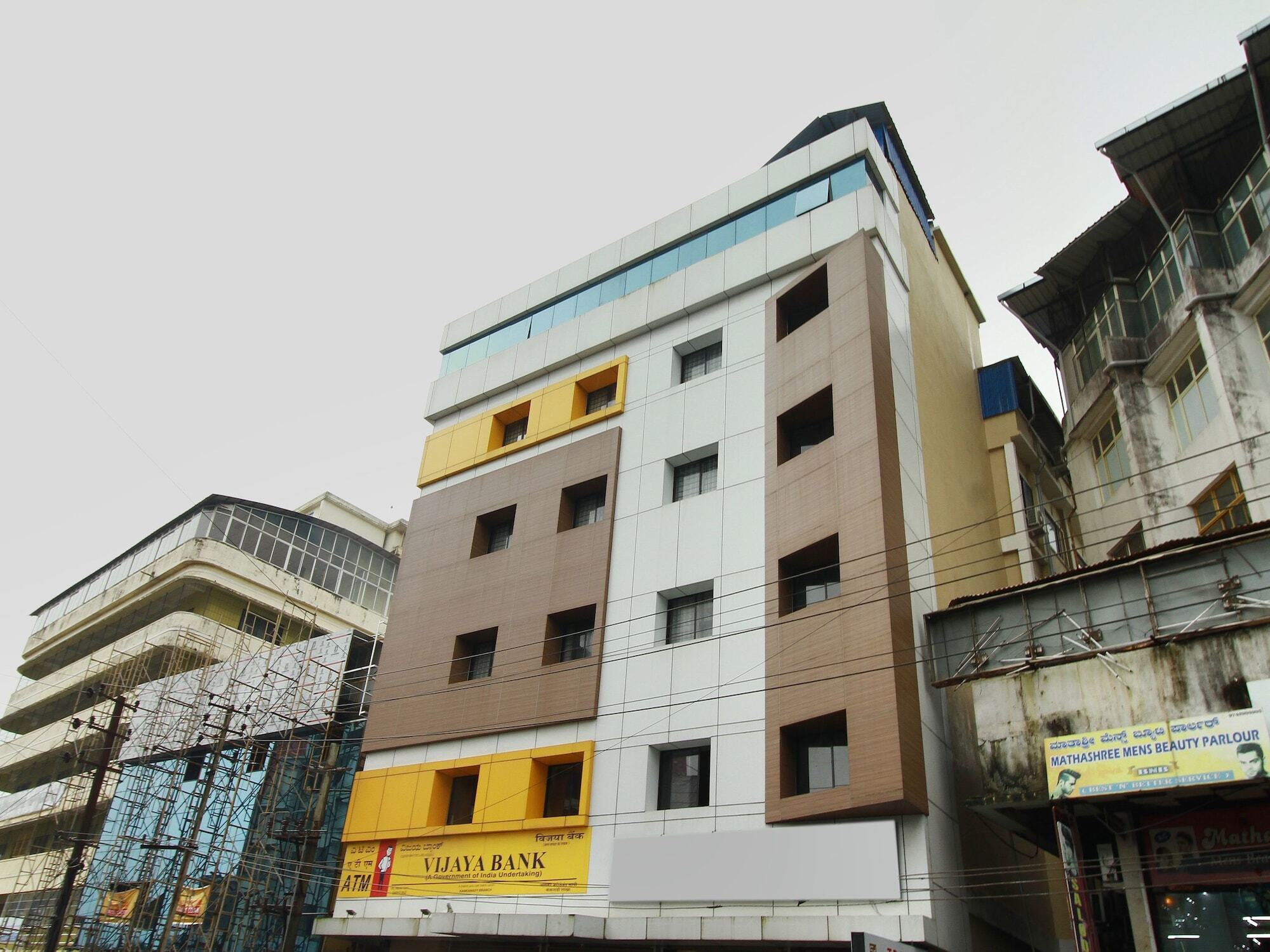 Oyo 15909 The Traders Hotel Mangaluru Exterior foto